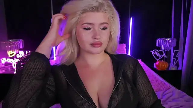 Snapshot of CocoSecretss chatting on November 9, 7:45 am CocoSecretss online show from November 9, 7:45 am