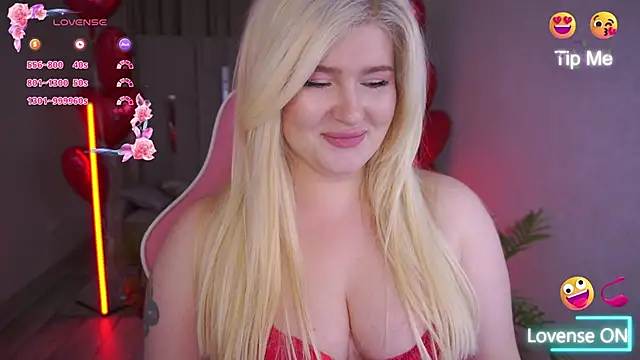 Snapshot of CocoSecretss chatting on February 14, 5:25 pm CocoSecretss online show from February 14, 5:25 pm