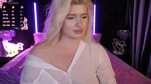 Snapshot of CocoSecretss chatting on March 3, 9:55 am CocoSecretss online show from March 3, 9:55 am