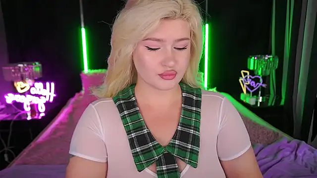 Snapshot of CocoSecretss chatting on October 18, 7:21 am CocoSecretss online show from October 18, 7:21 am