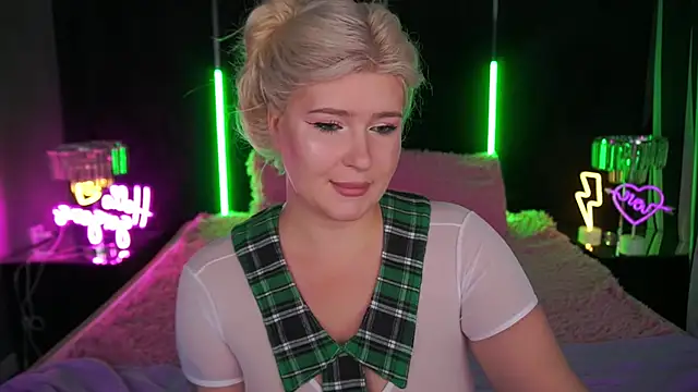 Snapshot of CocoSecretss chatting on October 7, 6:47 am CocoSecretss online show from October 7, 6:47 am