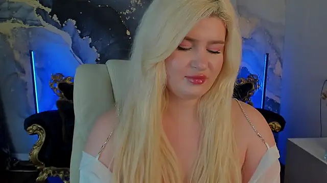 Snapshot of CocoSecretss chatting on February 5, 10:41 am CocoSecretss online show from February 5, 10:41 am