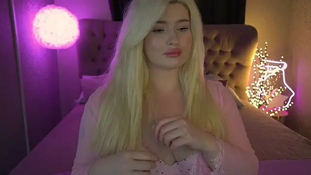 Snapshot of CocoSecretss chatting on February 3, 7:40 am CocoSecretss online show from February 3, 7:40 am