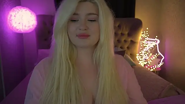 Snapshot of CocoSecretss chatting on February 3, 10:47 am CocoSecretss online show from February 3, 10:47 am