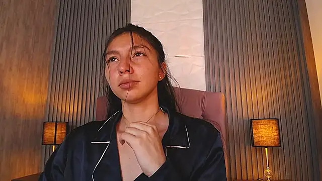 Snapshot of kendall_saenz chatting on February 20, 7:52 pm kendall saenz online show from February 20, 7:52 pm