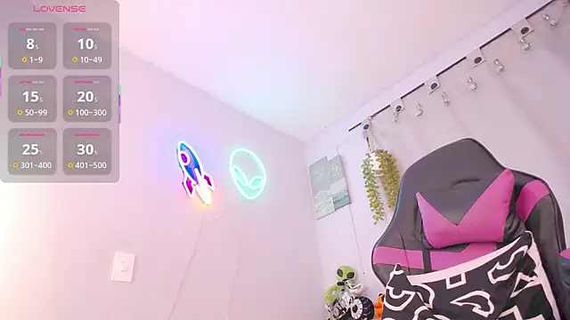 lucie nicolls online show from December 5, 8:28 pm