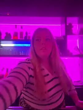 Snapshot of LizzyLush_ chatting on March 22, 10:04 pm LizzyLush online show from March 22, 10:04 pm