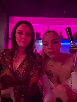 Snapshot of LizzyLush_ chatting on December 22, 5:22 am LizzyLush online show from December 22, 5:22 am