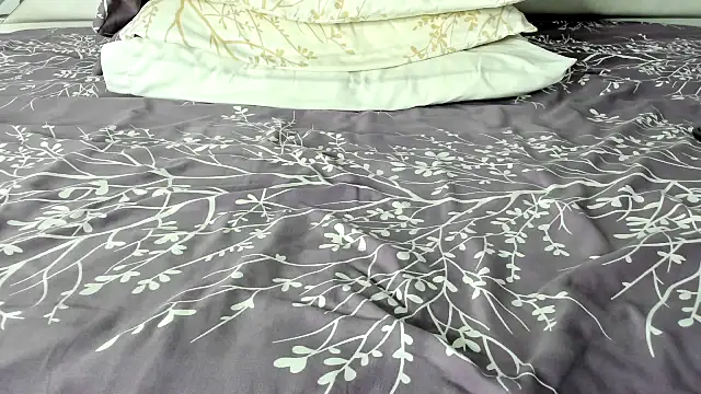 Snapshot of maybelline69 chatting on November 14, 10:02 pm maybelline69 online show from November 14, 10:02 pm