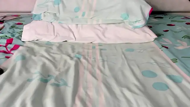 Snapshot of maybelline69 chatting on January 12, 5:58 am maybelline69 online show from January 12, 5:58 am