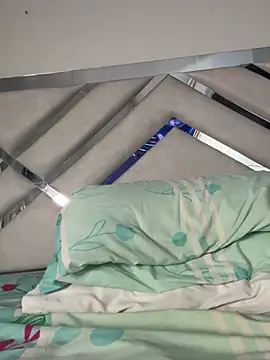 Snapshot of maybelline69 chatting on February 24, 11:05 pm maybelline69 online show from February 24, 11:05 pm