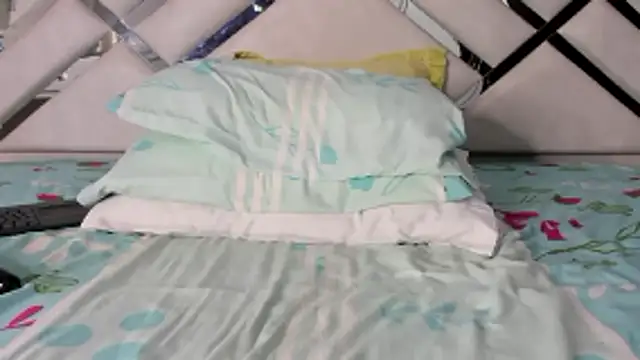 Snapshot of maybelline69 chatting on January 15, 5:33 am maybelline69 online show from January 15, 5:33 am