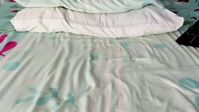 Snapshot of maybelline69 chatting on December 17, 6:24 pm maybelline69 online show from December 17, 6:24 pm