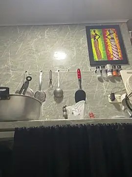 Snapshot of maybelline69 chatting on February 13, 7:30 am maybelline69 online show from February 13, 7:30 am