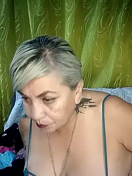 Snapshot of DirtyBIianca chatting on March 4, 10:49 pm DirtyBIianca online show from March 4, 10:49 pm