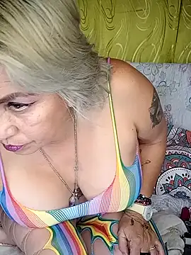 Snapshot of DirtyBIianca chatting on February 28, 10:06 pm DirtyBIianca online show from February 28, 10:06 pm