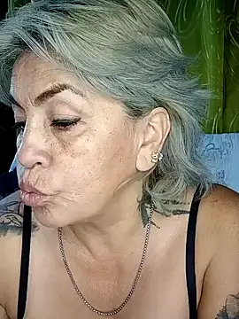 Snapshot of DirtyBIianca chatting on February 19, 7:50 am DirtyBIianca online show from February 19, 7:50 am