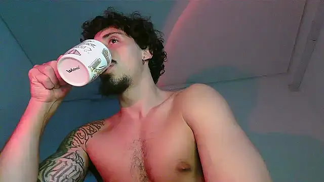 Snapshot of milkoffe chatting on May 5, 5:32 am milkoffe online show from May 5, 5:32 am