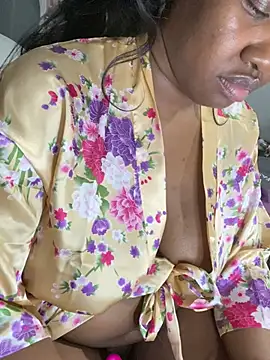 Snapshot of juicesowet chatting on January 19, 2:36 am juicesowet online show from January 19, 2:36 am