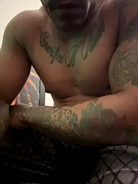 Snapshot of MidnightFlexxx chatting on October 22, 5:18 am MidnightFlexxx online show from October 22, 5:18 am