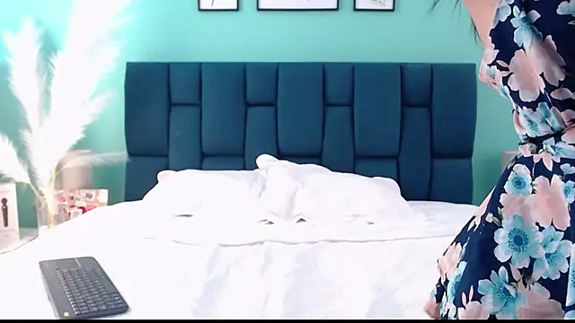 NicollColeman online show from March 5, 5:08 pm