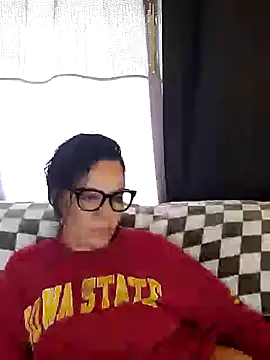 Snapshot of SidneyRaee chatting on March 17, 6:00 pm SidneyRaee online show from March 17, 6:00 pm