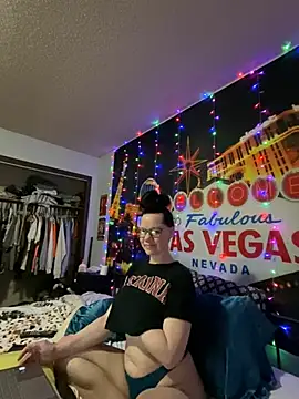 Snapshot of SidneyRaee chatting on December 26, 6:54 pm SidneyRaee online show from December 26, 6:54 pm
