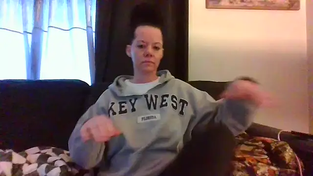 Snapshot of SidneyRaee chatting on January 4, 9:52 pm SidneyRaee online show from January 4, 9:52 pm