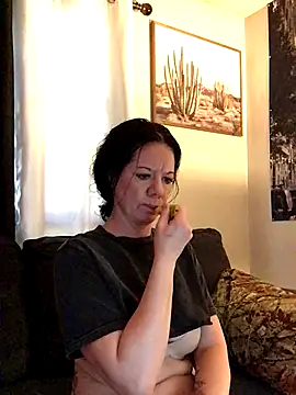 Snapshot of SidneyRaee chatting on October 6, 4:52 pm SidneyRaee online show from October 6, 4:52 pm