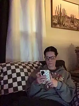 SidneyRaee online show from March 4, 5:53 pm