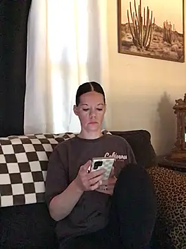 SidneyRaee online show from March 9, 4:10 pm