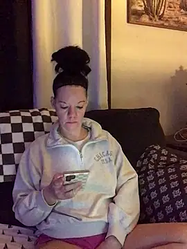 Snapshot of SidneyRaee chatting on November 26, 1:22 pm SidneyRaee online show from November 26, 1:22 pm