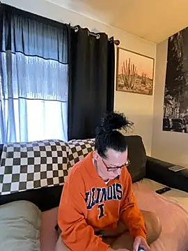 Snapshot of SidneyRaee chatting on December 17, 6:53 pm SidneyRaee online show from December 17, 6:53 pm