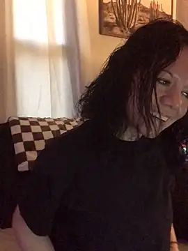 Snapshot of SidneyRaee chatting on November 17, 7:18 pm SidneyRaee online show from November 17, 7:18 pm