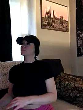 Snapshot of SidneyRaee chatting on October 7, 3:57 pm SidneyRaee online show from October 7, 3:57 pm