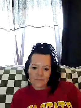 Snapshot of SidneyRaee chatting on January 3, 8:11 pm SidneyRaee online show from January 3, 8:11 pm