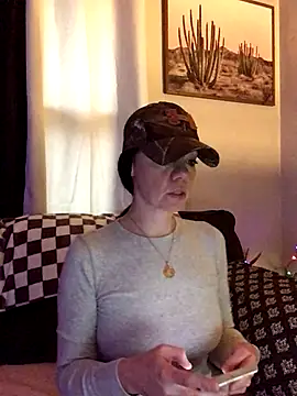 Snapshot of SidneyRaee chatting on November 25, 6:19 pm SidneyRaee online show from November 25, 6:19 pm