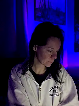 Snapshot of SidneyRaee chatting on November 10, 11:37 am SidneyRaee online show from November 10, 11:37 am