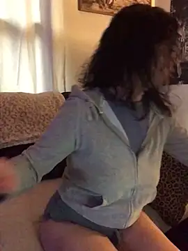 Snapshot of SidneyRaee chatting on October 21, 6:40 pm SidneyRaee online show from October 21, 6:40 pm