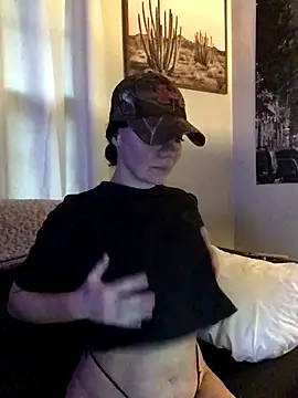 Snapshot of SidneyRaee chatting on October 28, 3:55 pm SidneyRaee online show from October 28, 3:55 pm