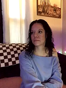 Snapshot of SidneyRaee chatting on November 12, 5:17 pm SidneyRaee online show from November 12, 5:17 pm