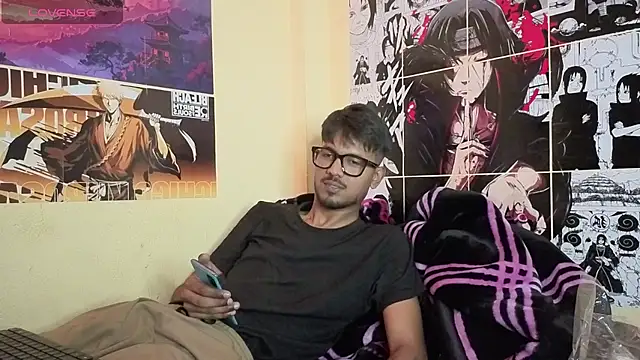 Snapshot of just_fucks chatting on April 13, 5:28 pm just fucks online show from April 13, 5:28 pm