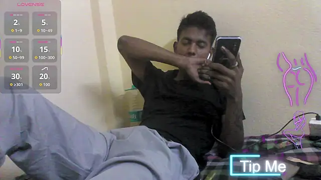 Snapshot of just_fucks chatting on December 13, 8:04 pm just fucks online show from December 13, 8:04 pm