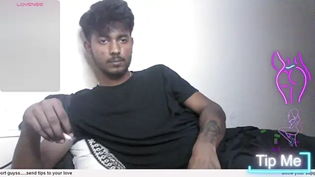 Snapshot of just_fucks chatting on October 25, 8:20 pm just fucks online show from October 25, 8:20 pm