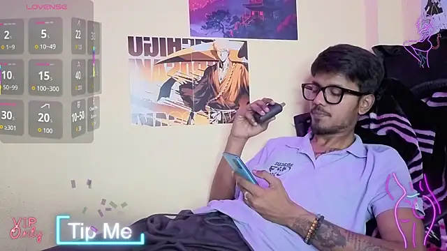 Snapshot of just_fucks chatting on April 3, 9:21 pm just fucks online show from April 3, 9:21 pm