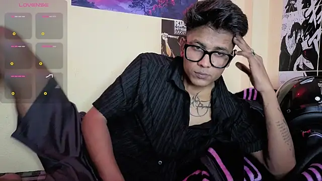 Snapshot of just_fucks chatting on June 2, 7:03 pm just fucks online show from June 2, 7:03 pm
