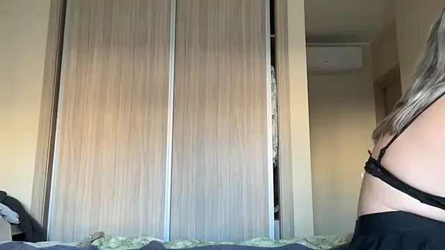 naughtyhollyxxxx online show from October 24, 7:51 am