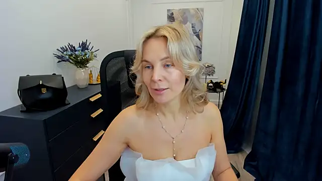 Sinty Devis online show from February 22, 4:26 am