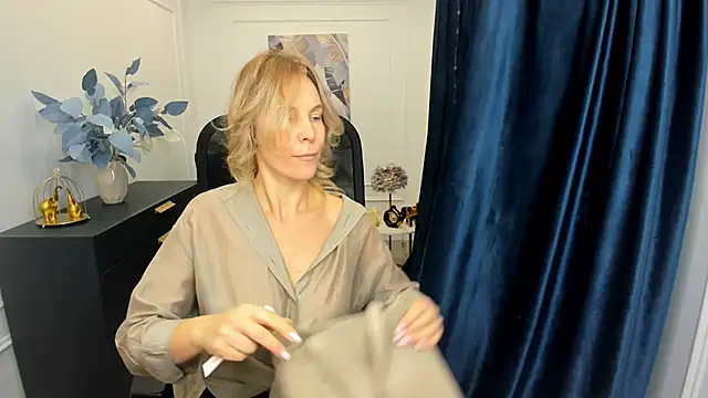 Sinty Devis online show from November 9, 4:16 am