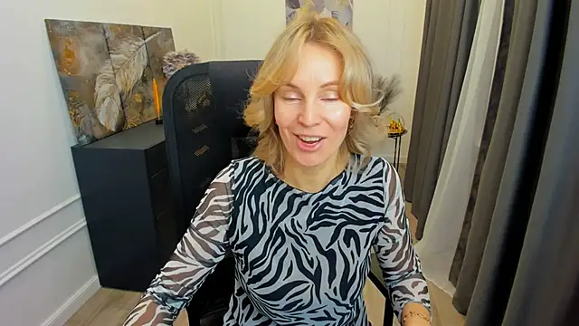 Sinty Devis online show from April 14, 4:28 am